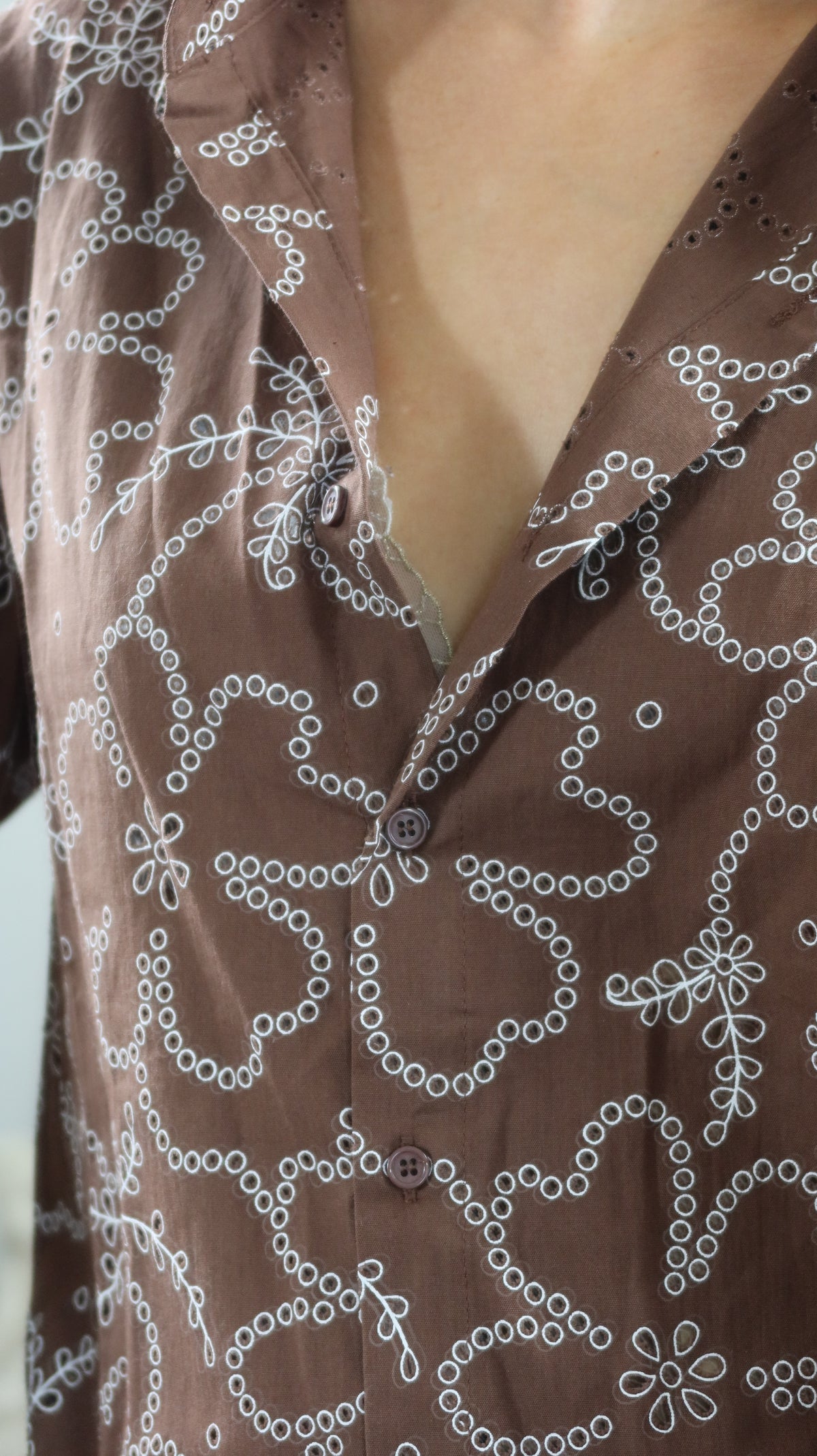CHEMISE CHOCOLAT BRODÉE BLANC