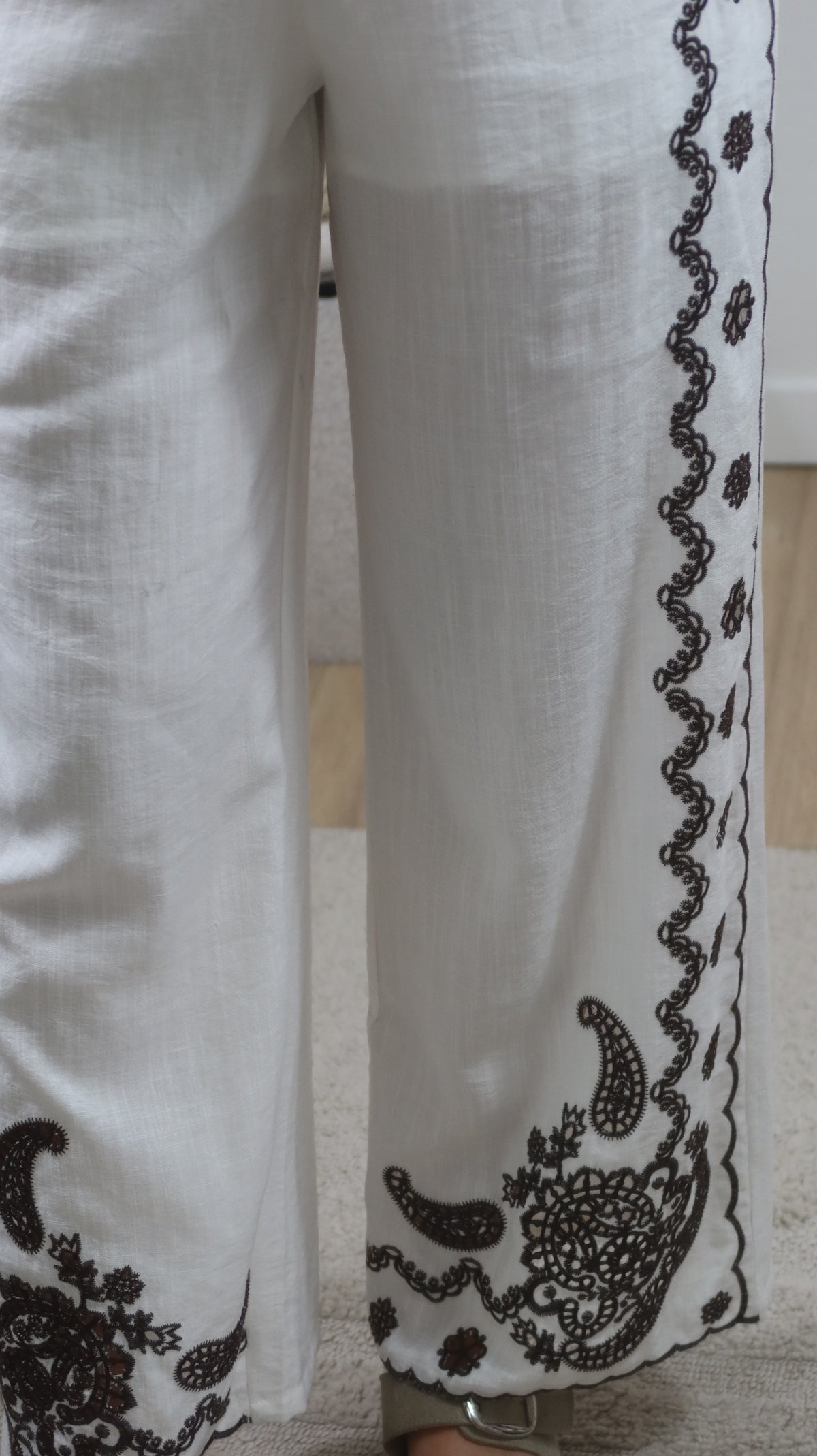 PANTALON FLUIDE BRODERIE