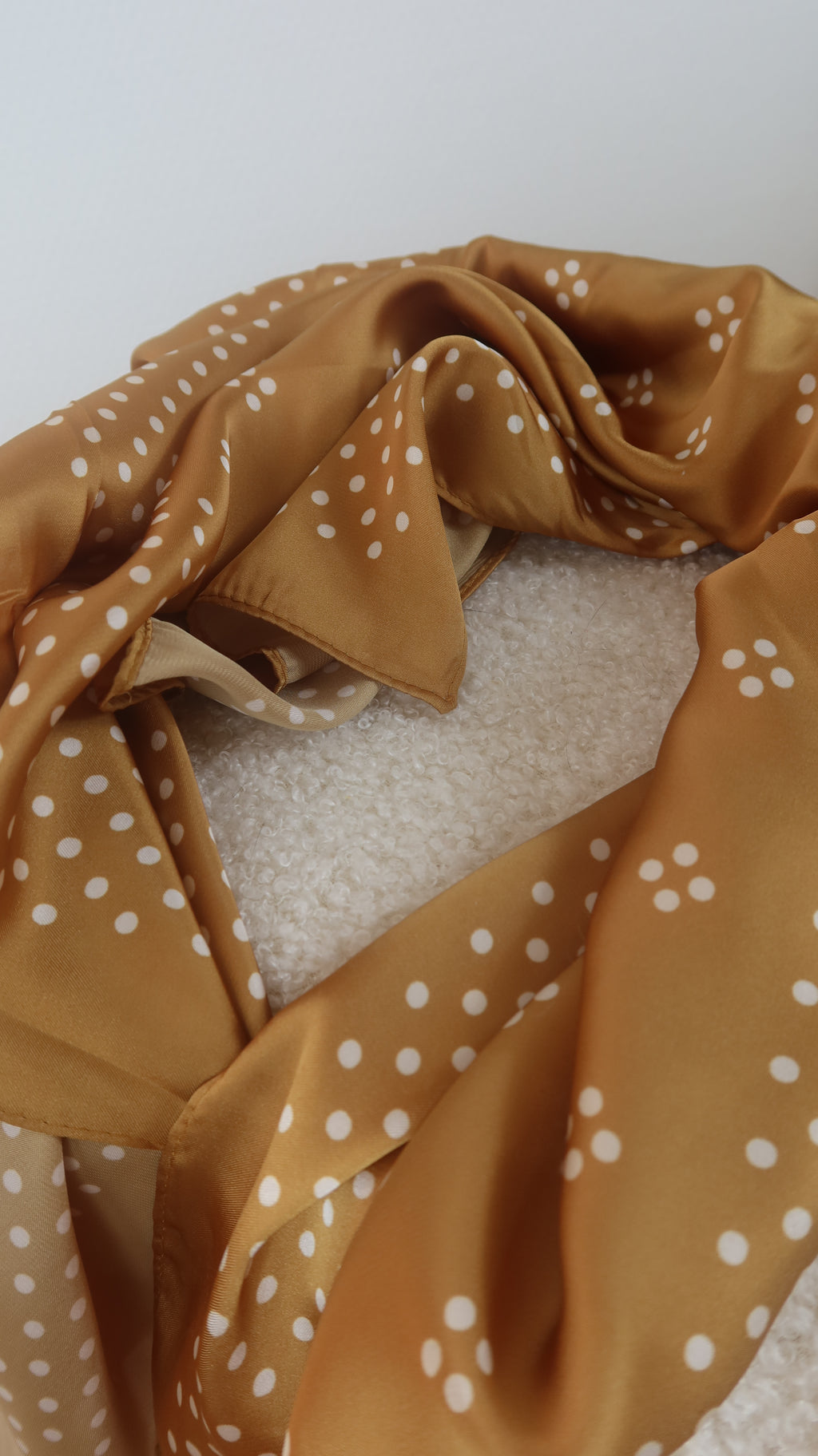 Foulard Carré Moutarde à Pois Blancs