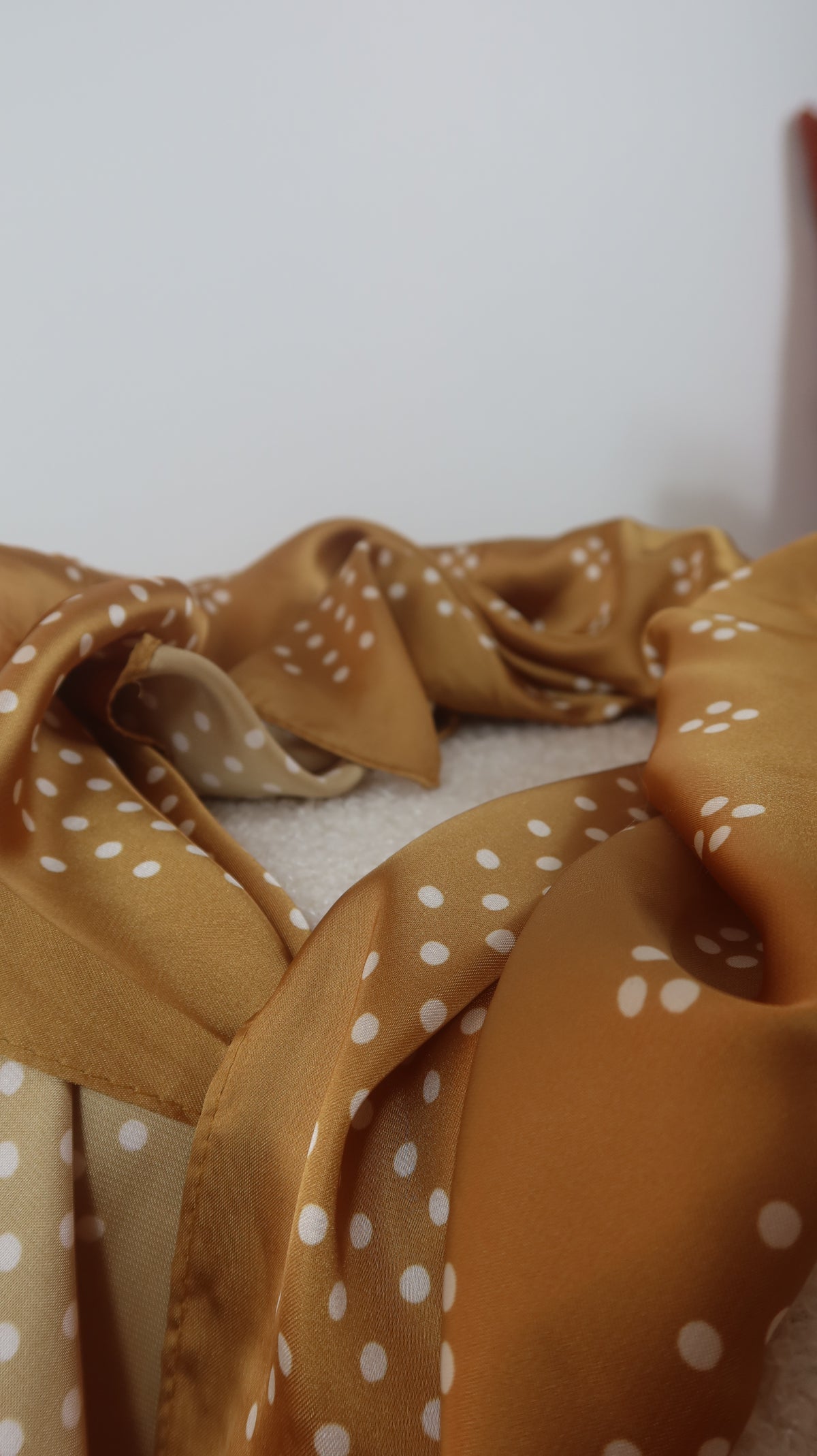 Foulard Carré Moutarde à Pois Blancs
