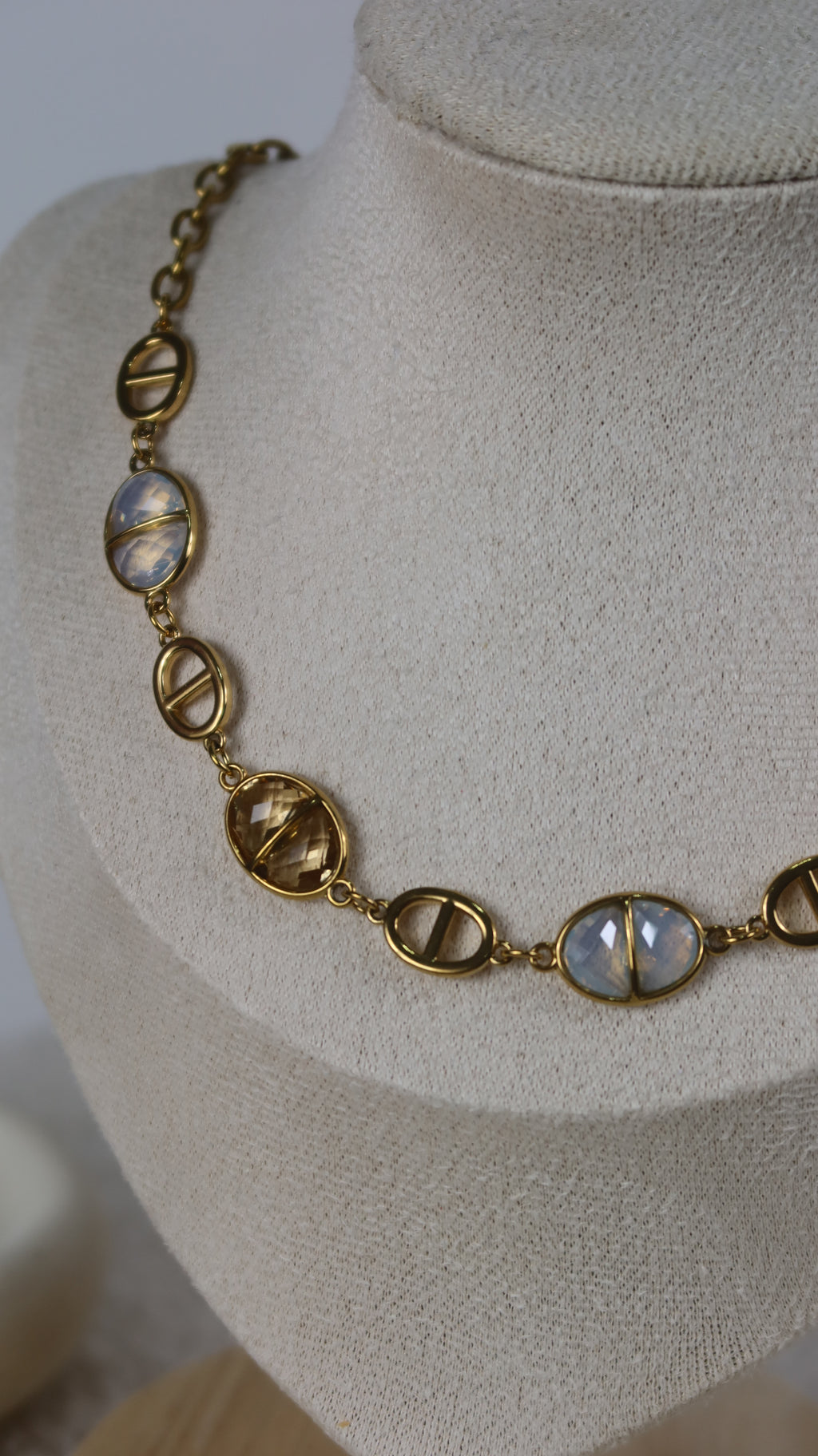 Collier Choker Doré Maillons Marins & Cabochons Bicolores
