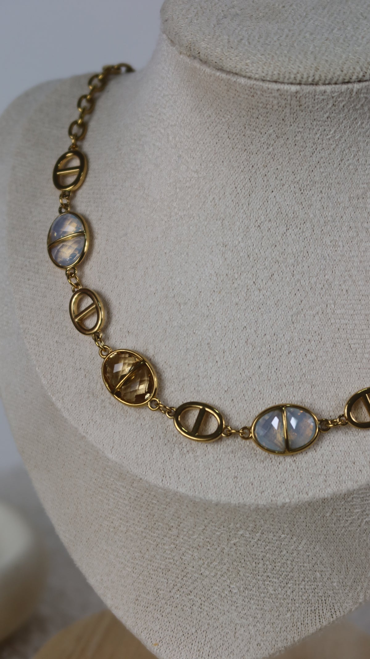 Collier Choker Doré Maillons Marins & Cabochons Bicolores
