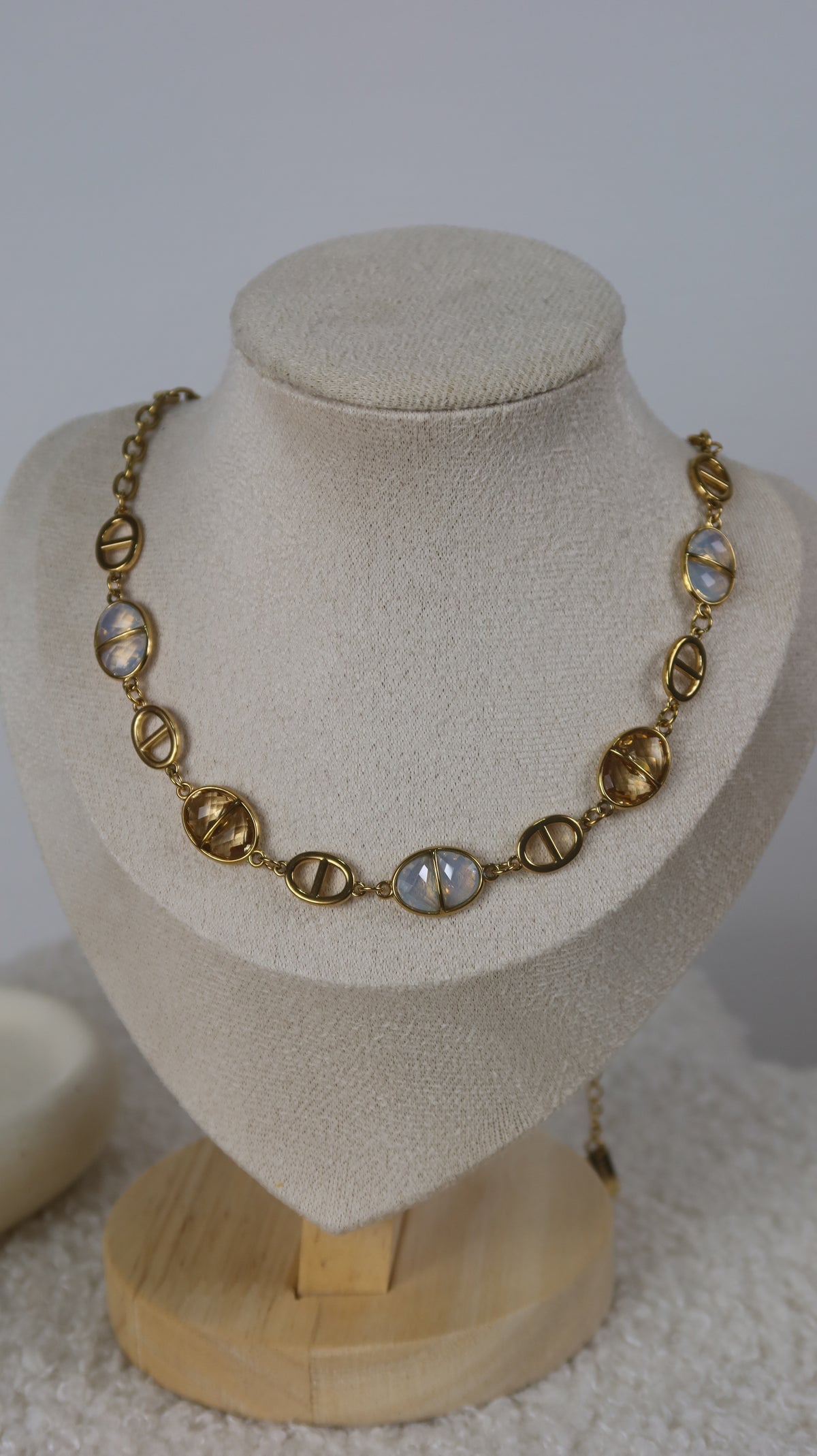 Collier Choker Doré Maillons Marins & Cabochons Bicolores