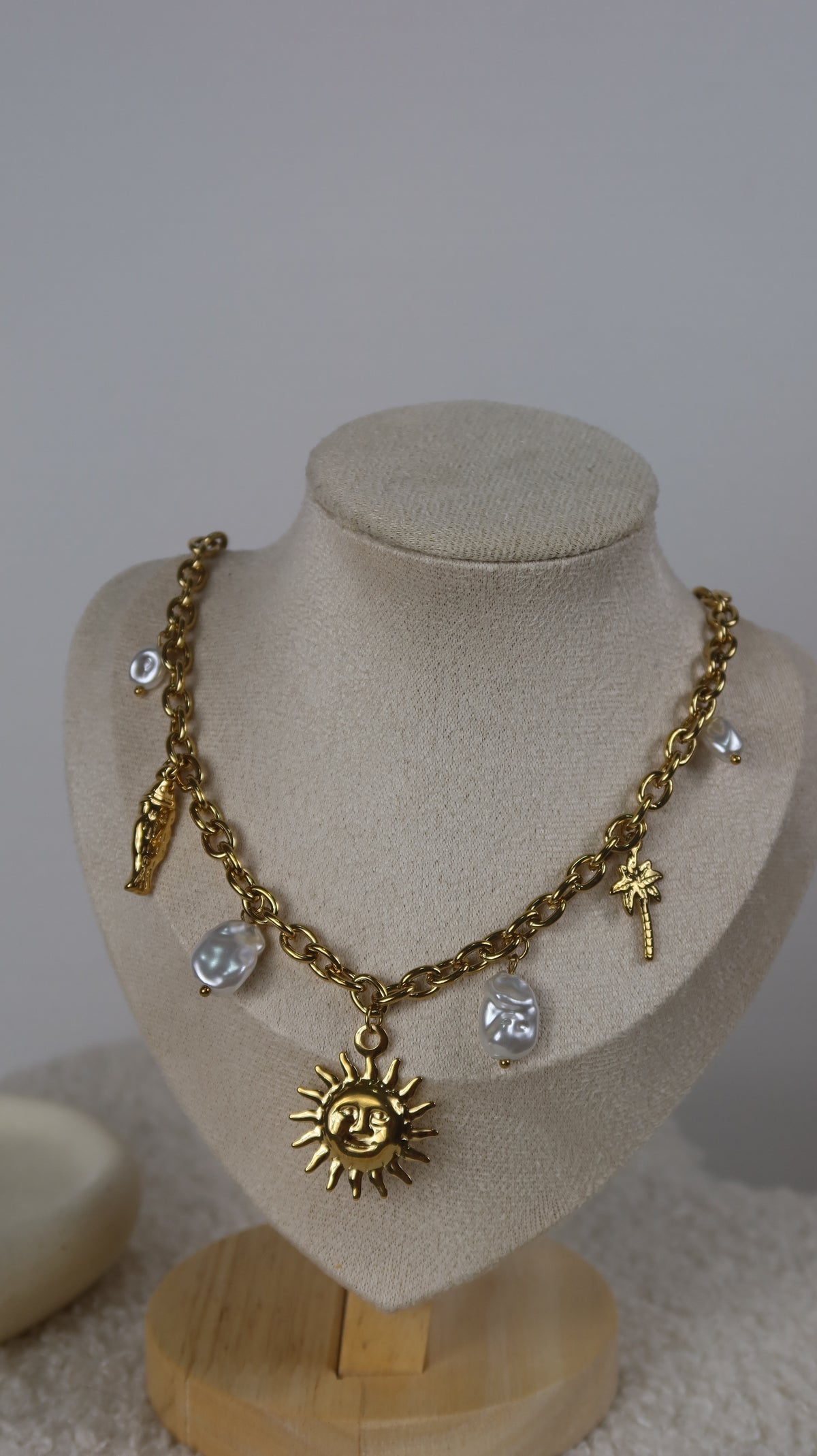 Collier Chaîne Dorée Grigri Soleil, Coquillage & Perles Baroques