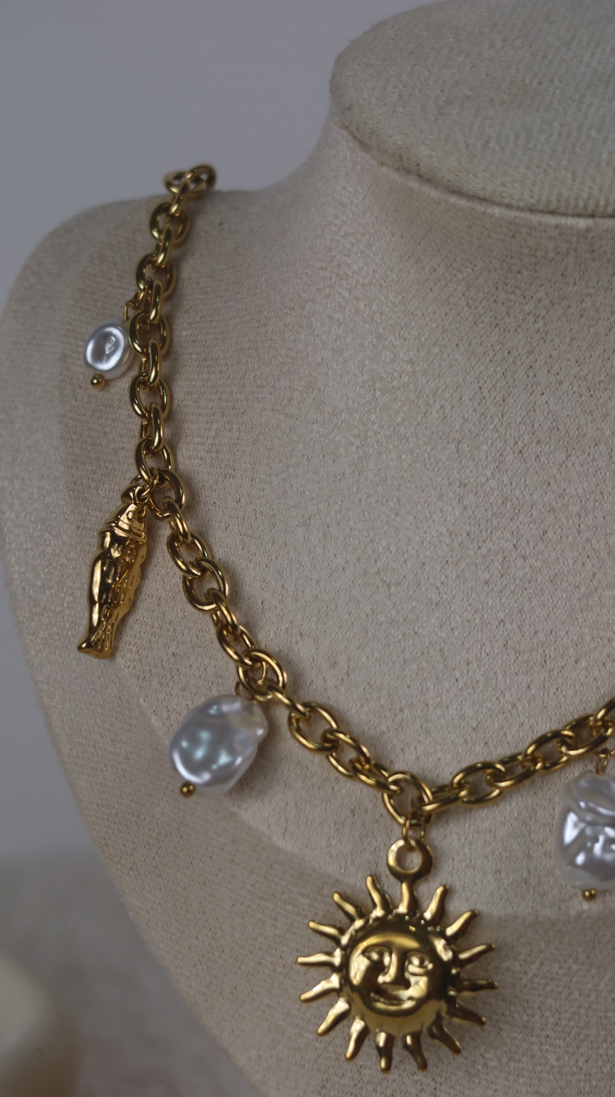 Collier Chaîne Dorée Grigri Soleil, Coquillage & Perles Baroques