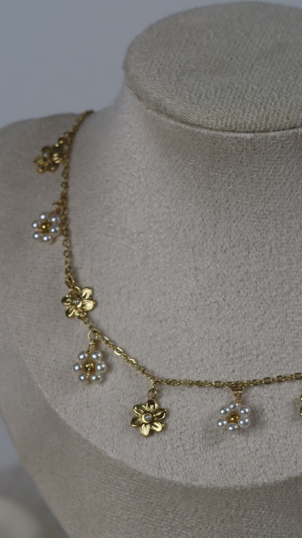 Collier Acier Doré Pampilles Fleurs & Perles