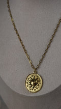 Collier Chaîne Dorée Médaille Solaire Relief
