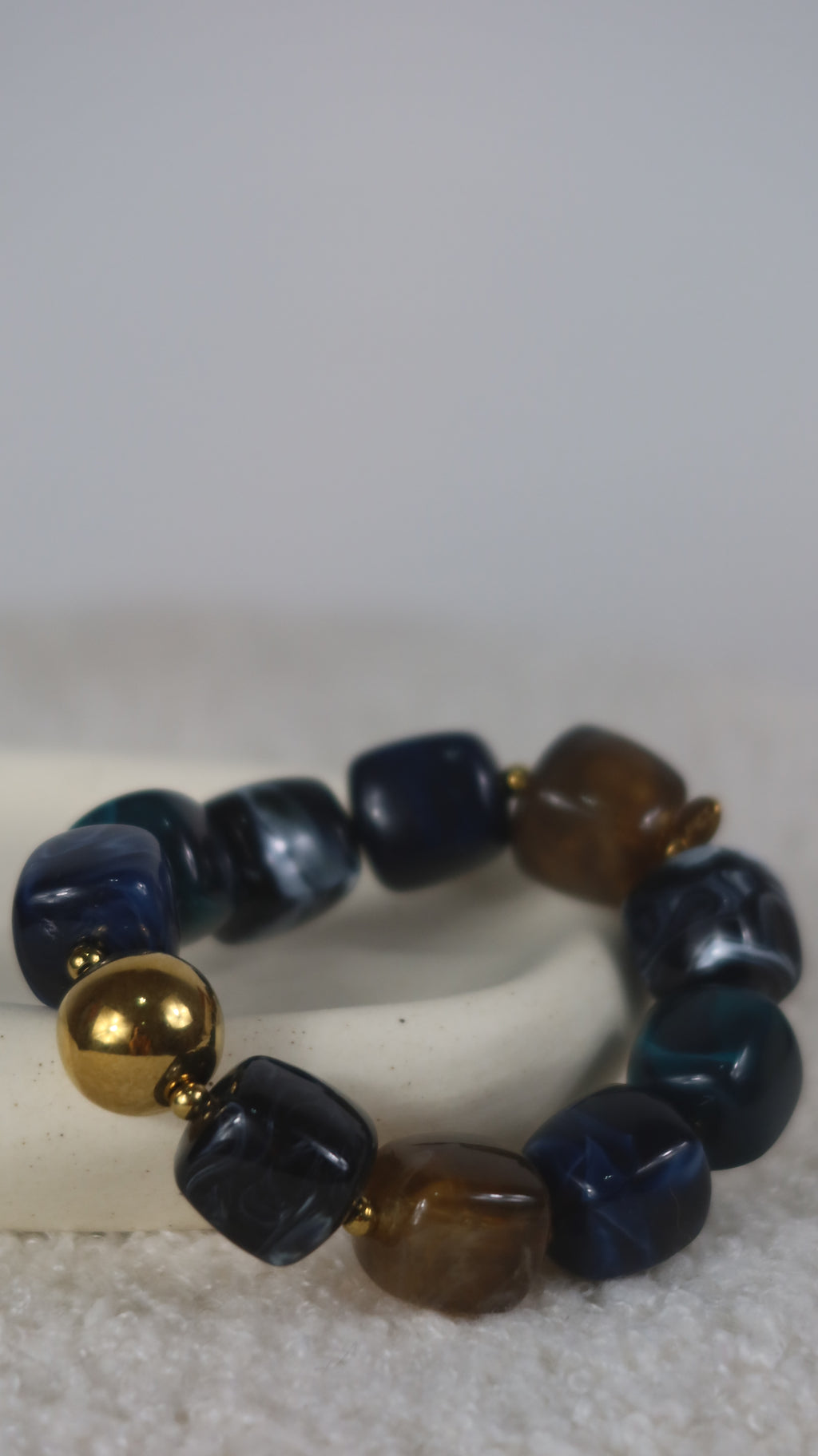 Bracelet Élastique Perles Cubiques Bleu Nuit & Ambre