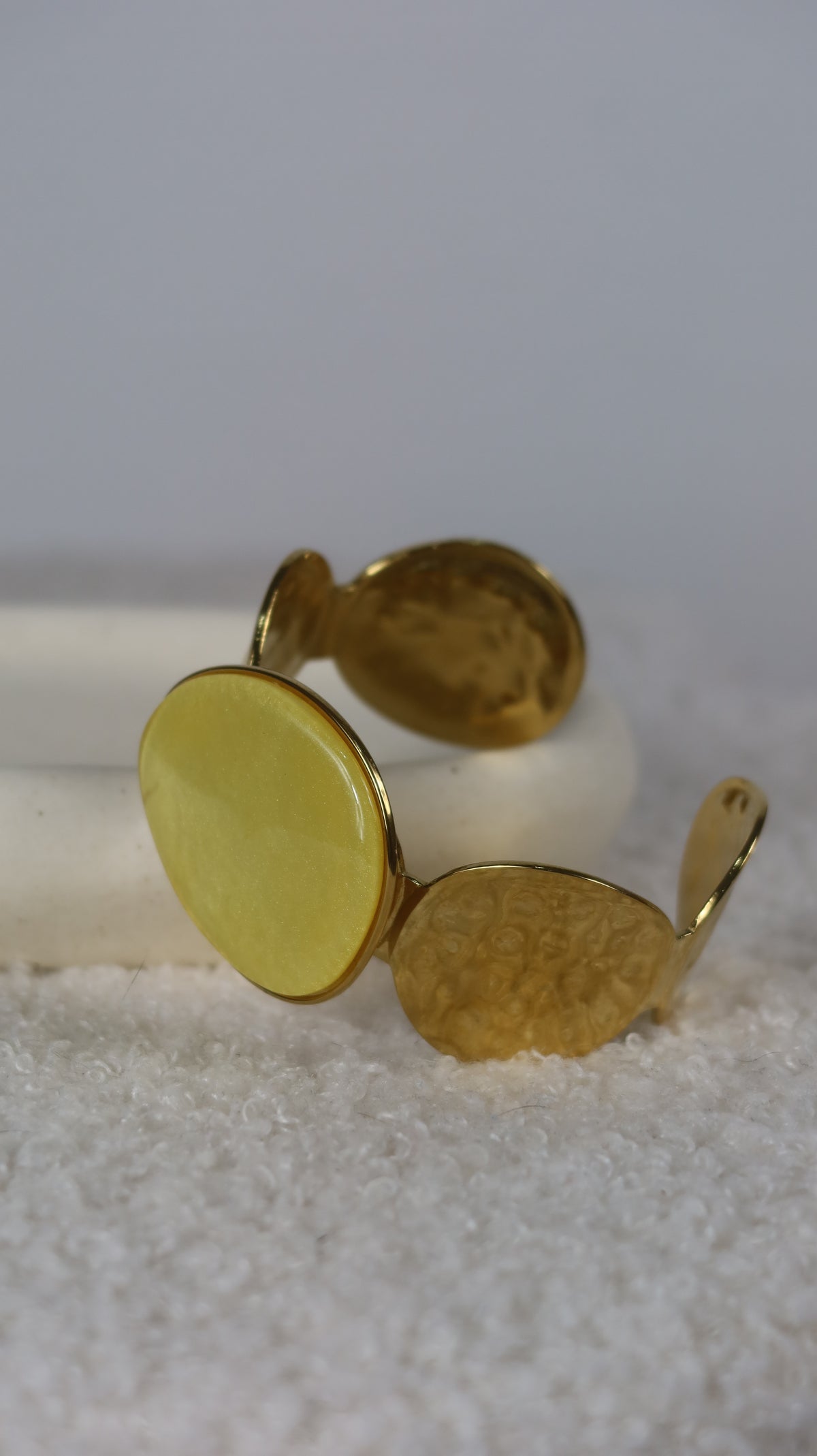 Bracelet Manchette Métal Doré & Pastille Jaune