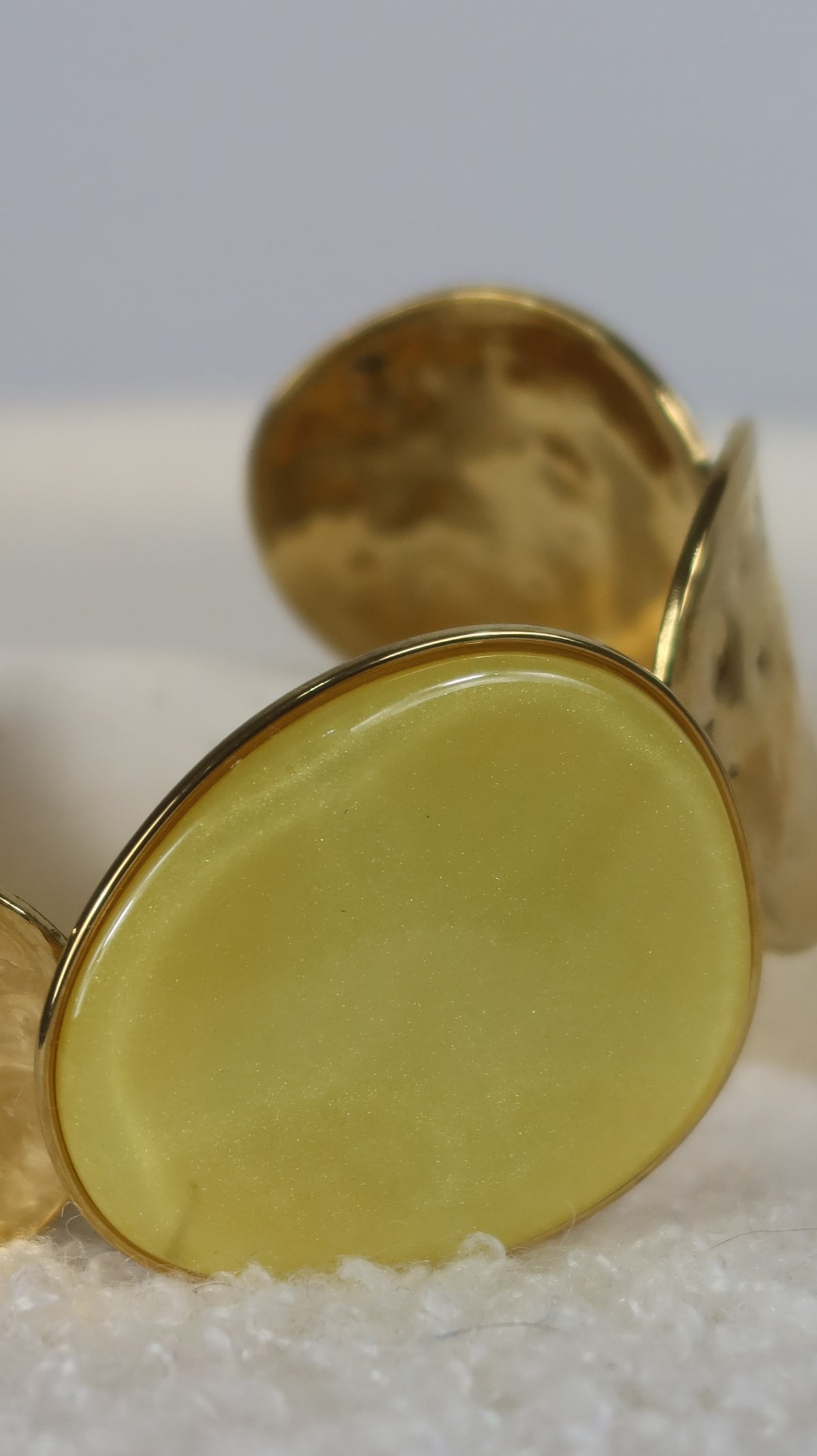 Bracelet Manchette Métal Doré & Pastille Jaune