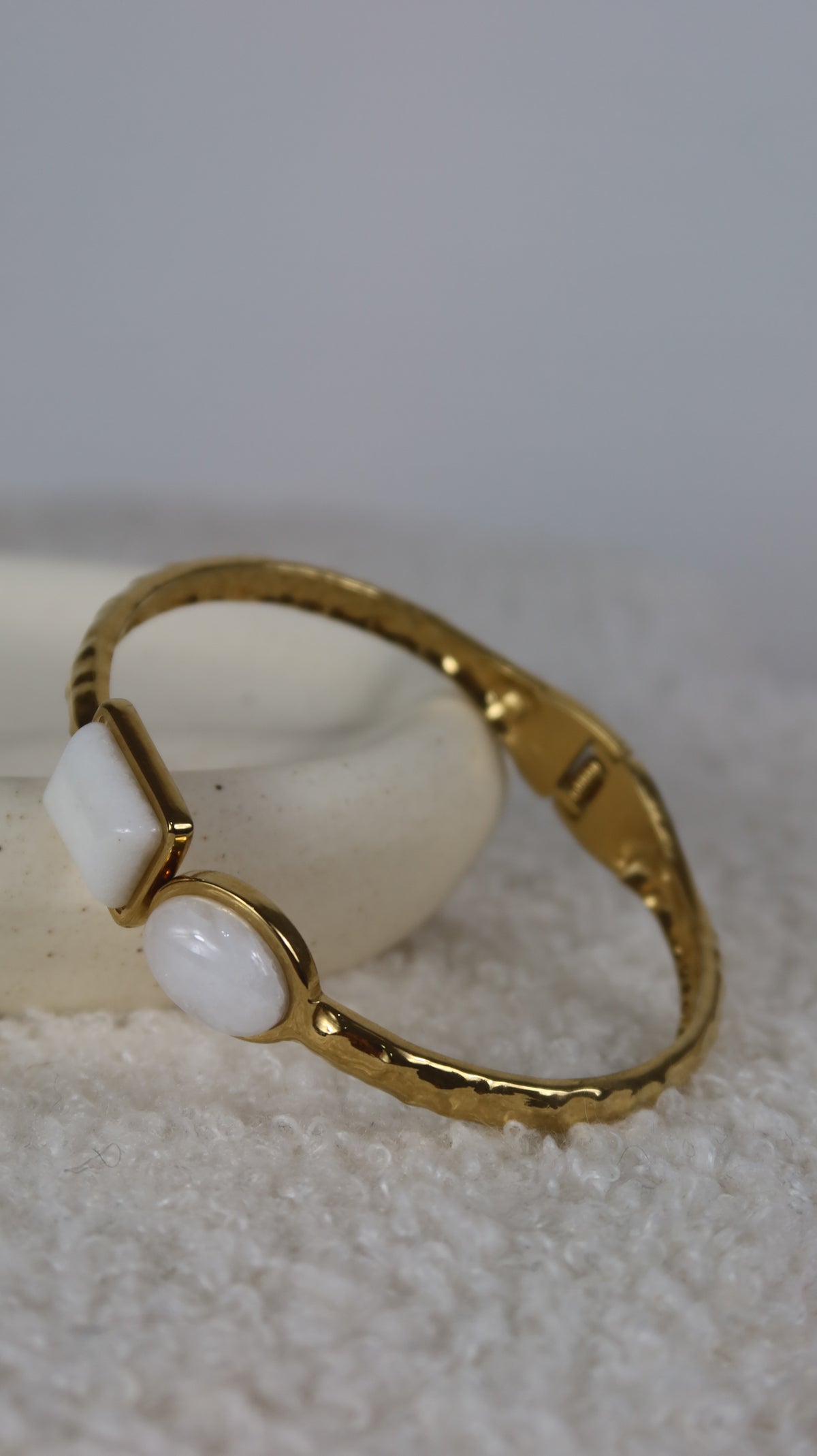 Bracelet Jonc Métal Doré & Pierres Blanches