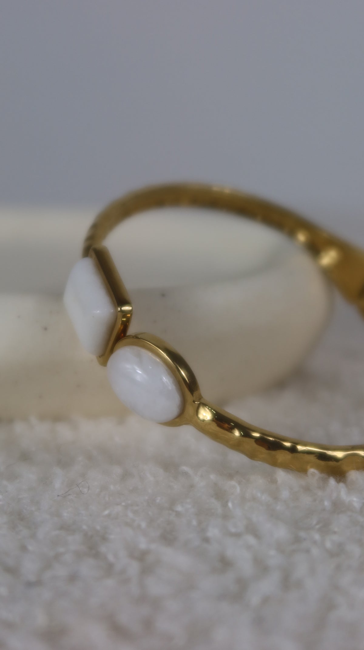 Bracelet Jonc Métal Doré & Pierres Blanches