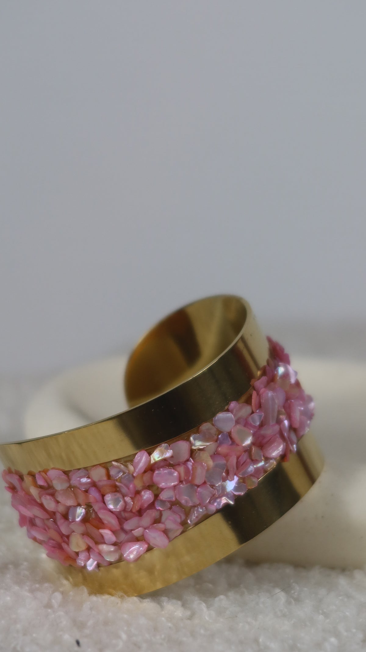 Bracelet Manchette Métal Doré & Nacre Rose
