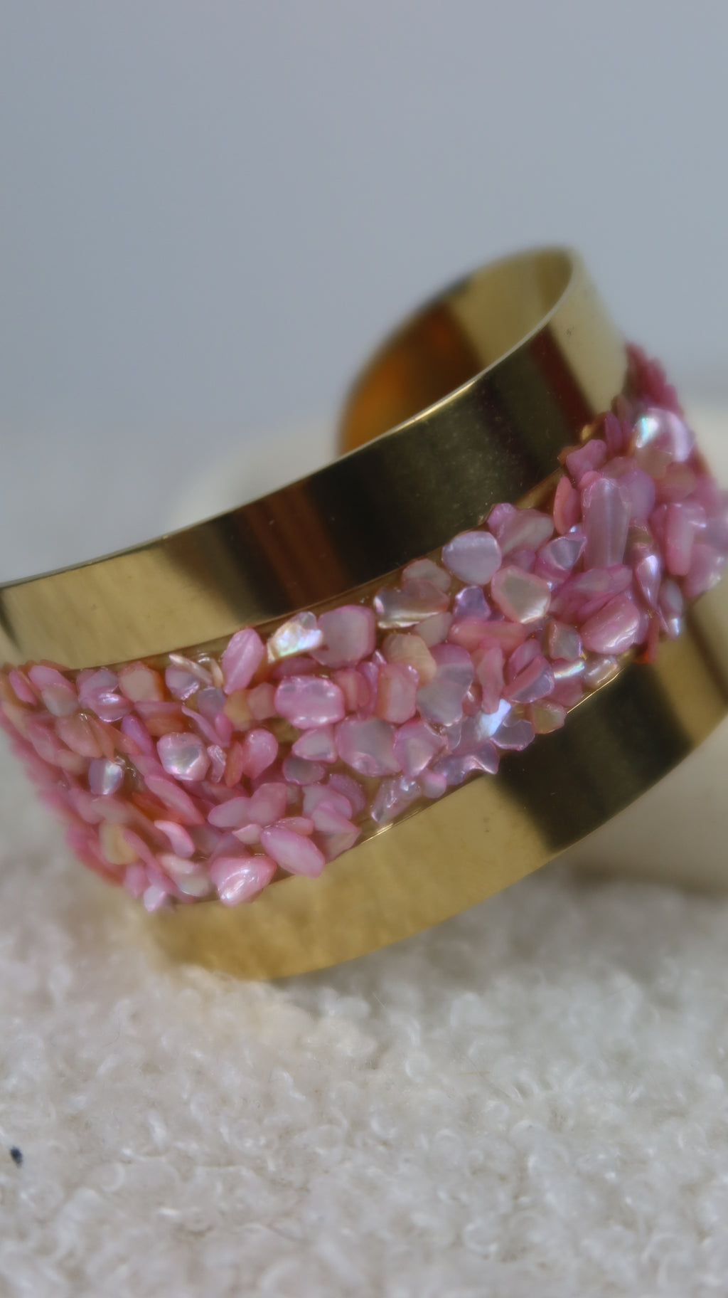 Bracelet Manchette Métal Doré & Nacre Rose