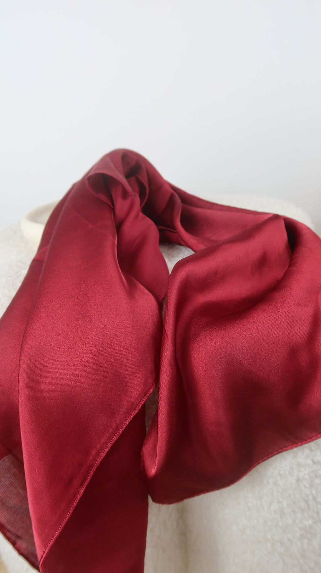 Foulard Satin Bordeaux 70x70